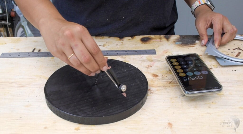 drawing the circle on black round to install lazy susan hardware