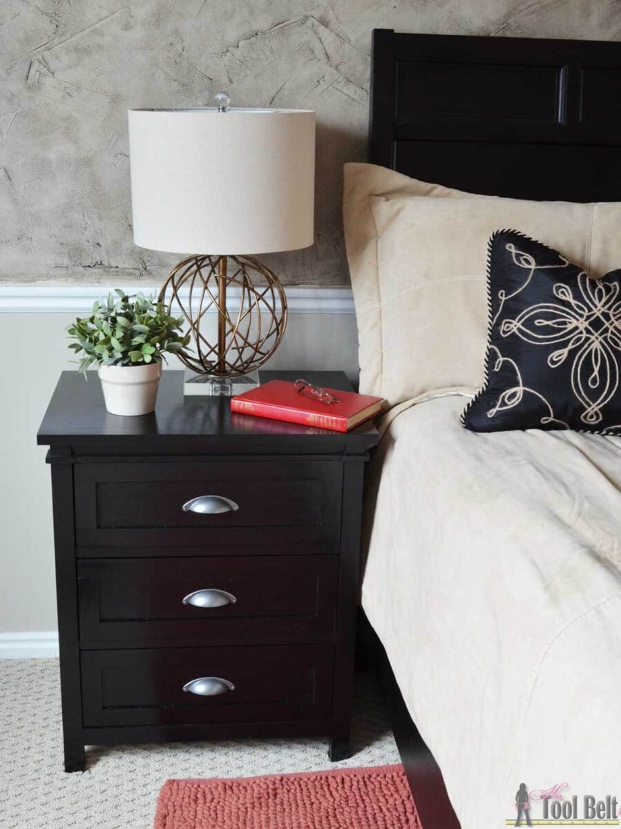 NIghtstand with three drawers