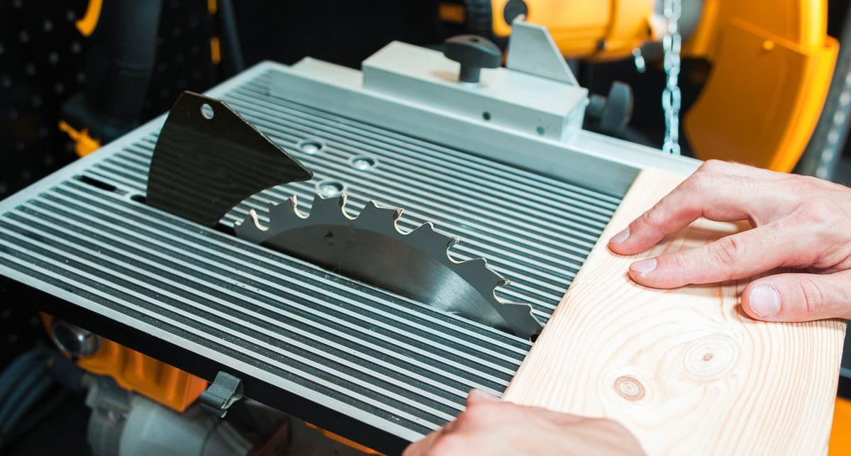 table saw with riving knife
