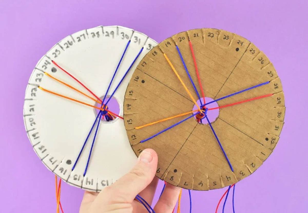 Image of DIY kumihimo diks and friendship bracelets