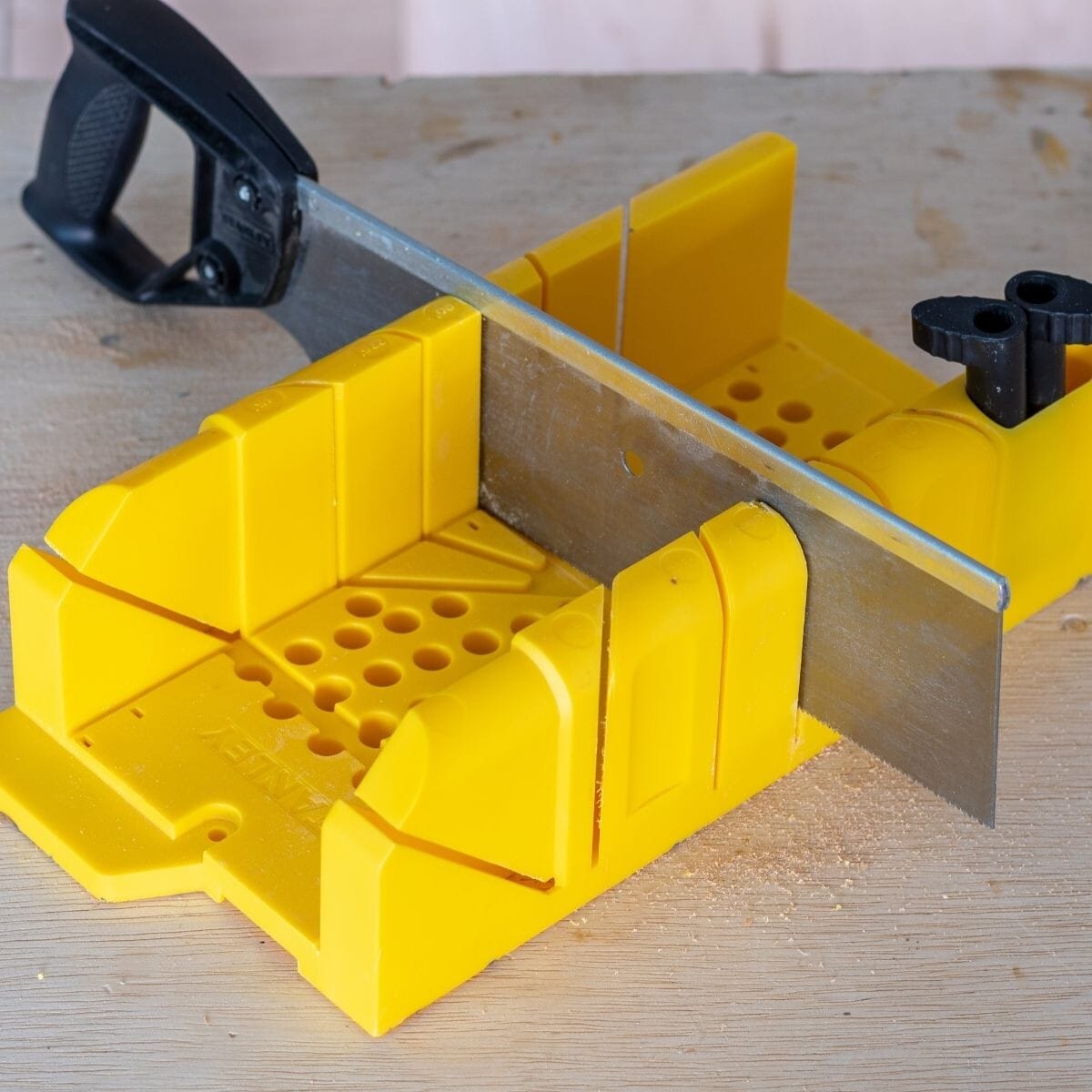 Learn how to cut wood WITHOUT a power saw using a miter box for beginner woodworking projects, baseboards, and molding. This is your detailed tutorial on how to use a miter box. Great for apartments!