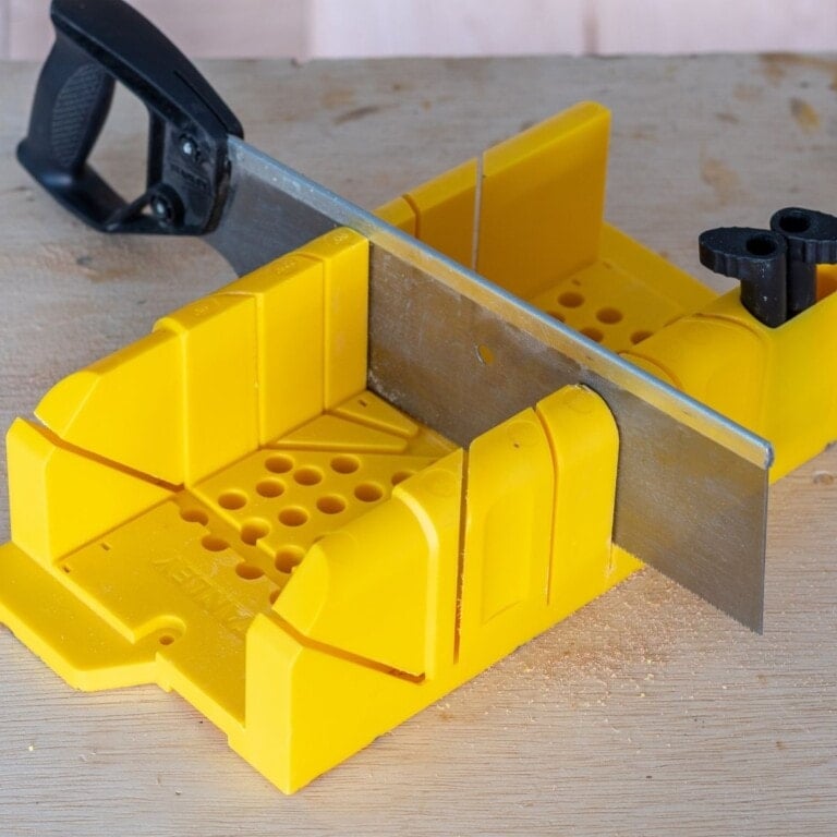 Learn how to cut wood WITHOUT a power saw using a miter box for beginner woodworking projects, baseboards, and molding. This is your detailed tutorial on how to use a miter box. Great for apartments!