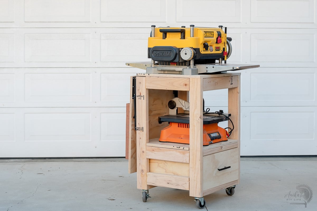 Planer stand with the outfeed table folded