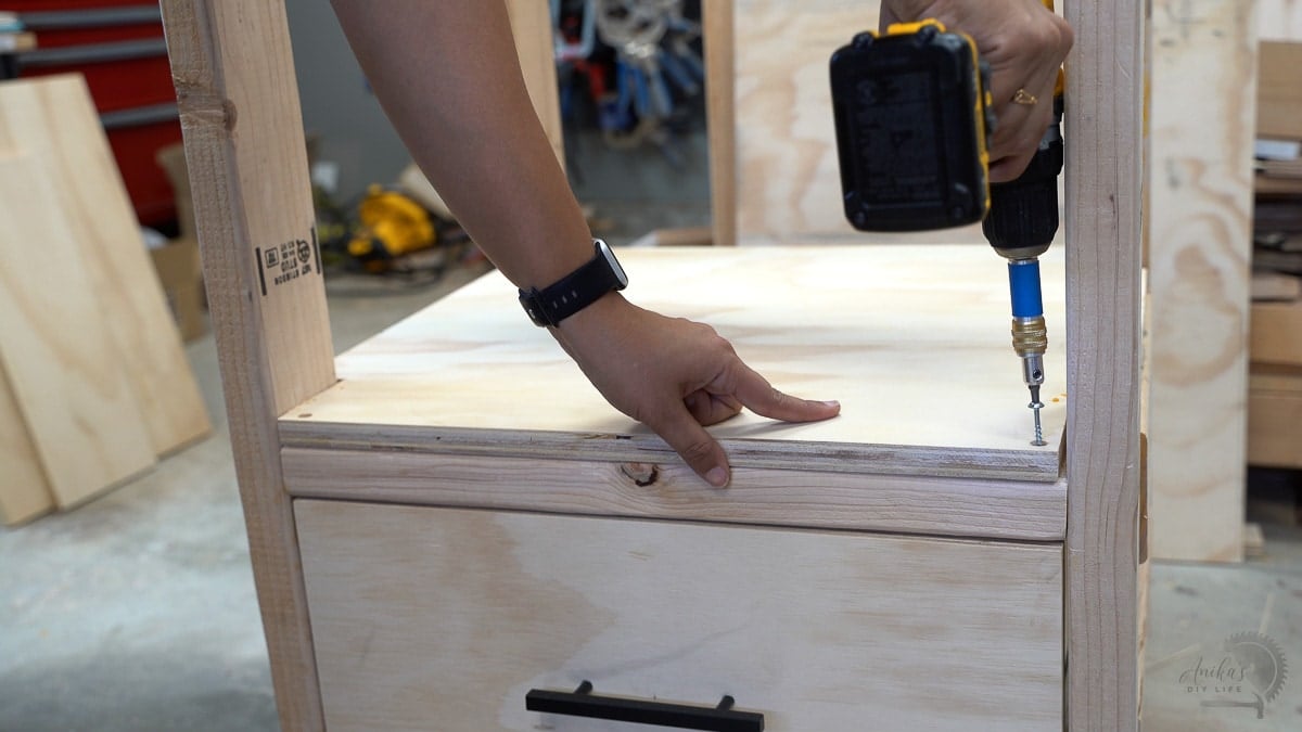 Attaching the shelves using countersunk pocket hole screws
