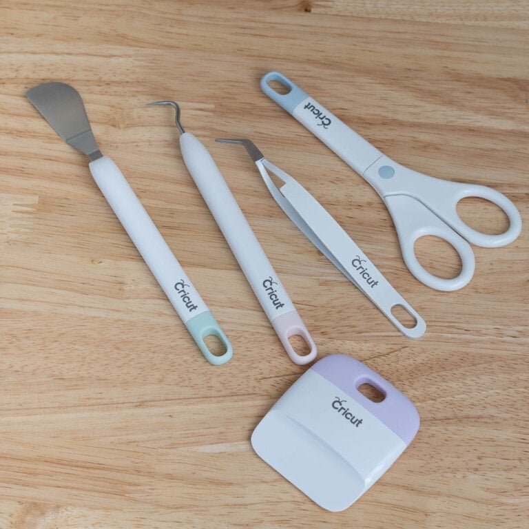 Your detailed guide on how to use the basic Cricut tools and how each of them works to make projects on Cricut easy and precise!