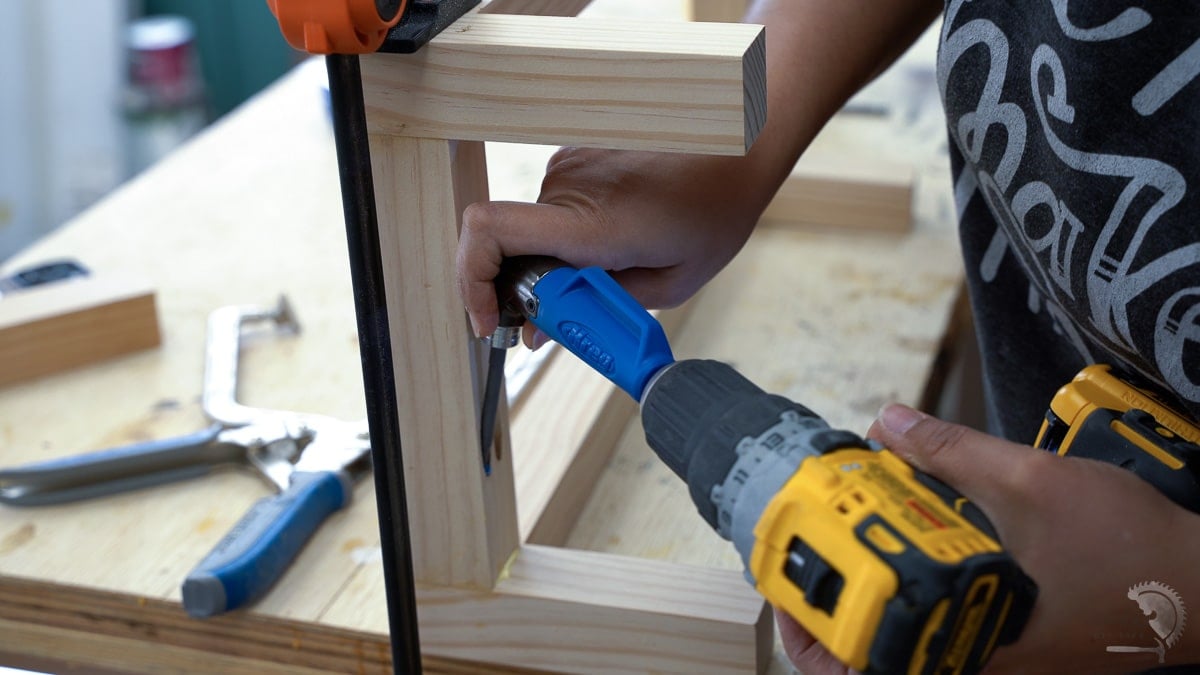 Building 2x2 base for the cabinet