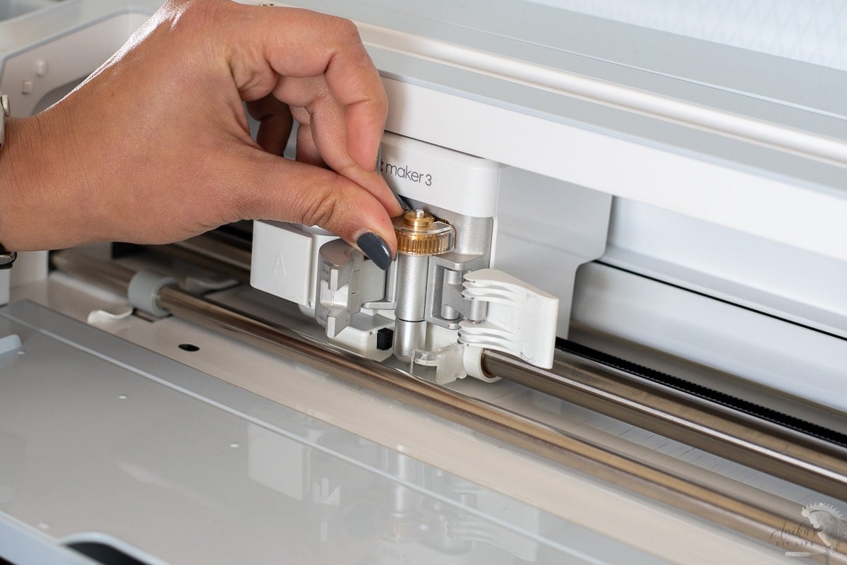 loading the engraving tool into the Cricut maker