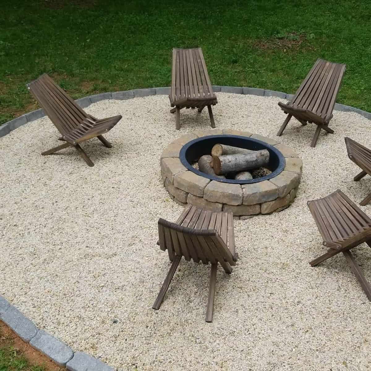 DIY fire pit idea using a kit with pea gravel seating area