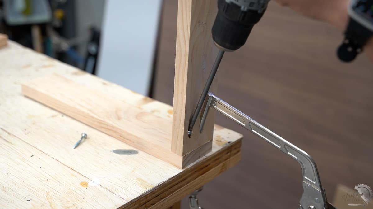Building the sides of the drawer using pocket hole screws
