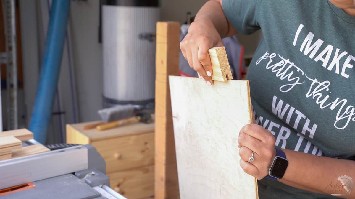 Making a groove in the board to accommodate a 1/4