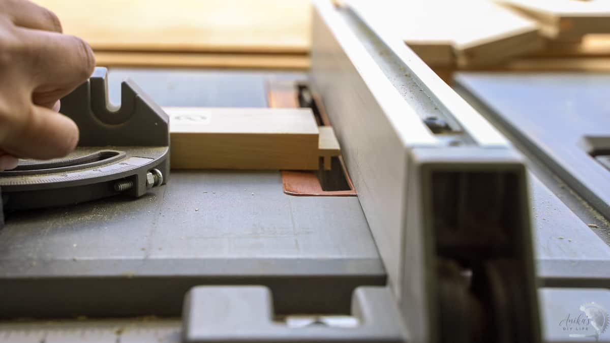cutting the tenon on the table saw