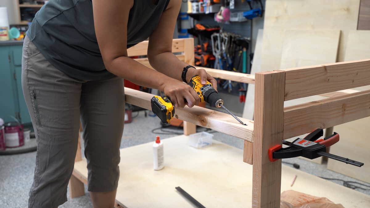 Attaching dividers and boards to the workbench