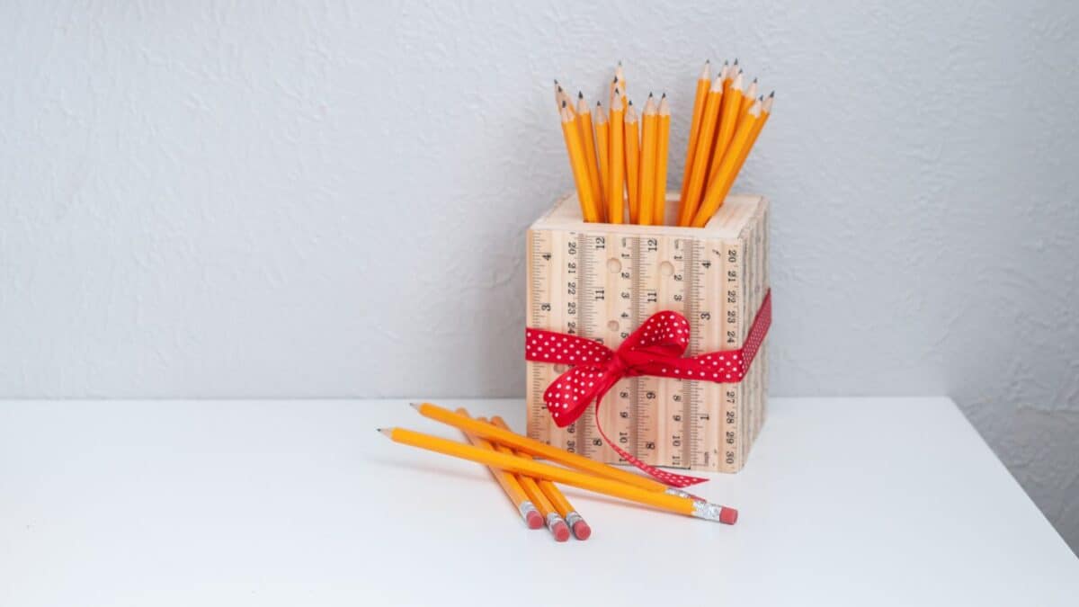 DIY pencil holder made with rulers