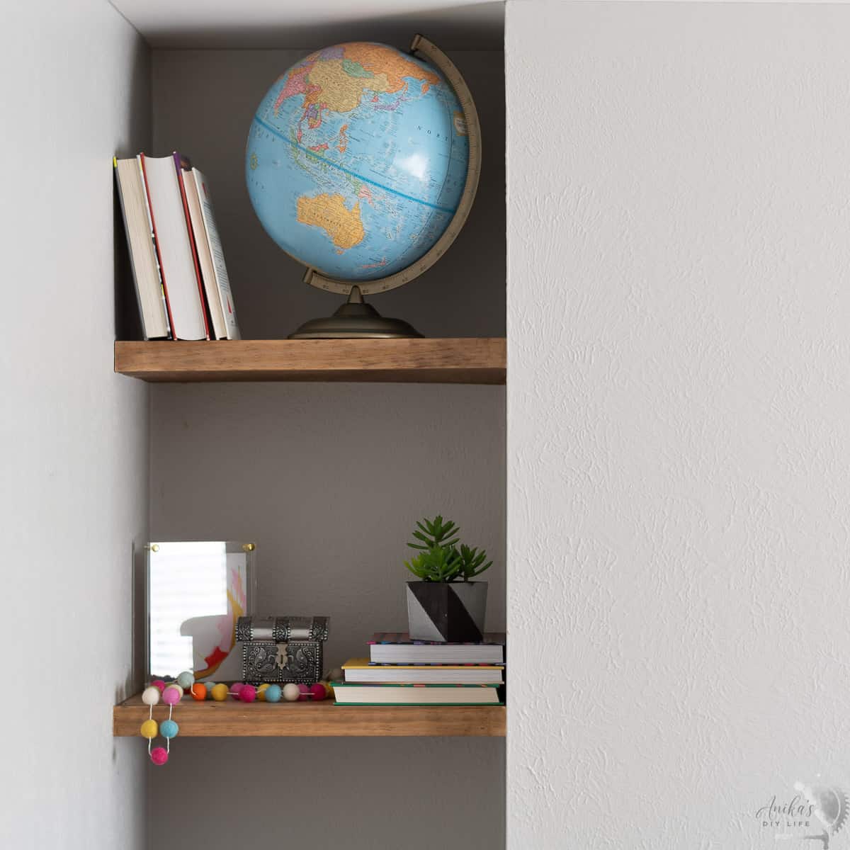 How to make DIY Floating Shelves in nook. Here is a complete step by step tutorial and video to show you exactly how to build strong thin floating shelves.