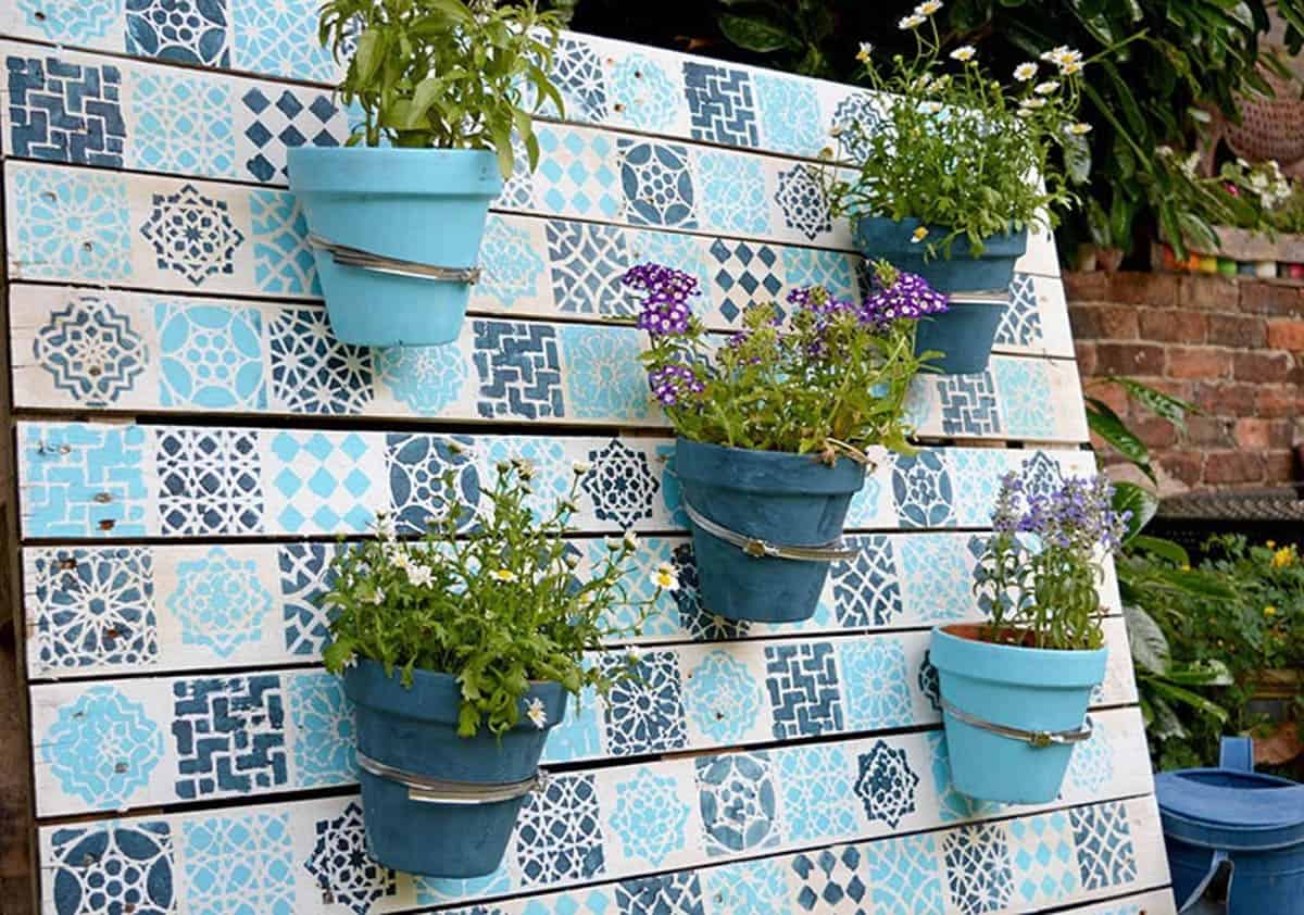 planter wall made from a pallet