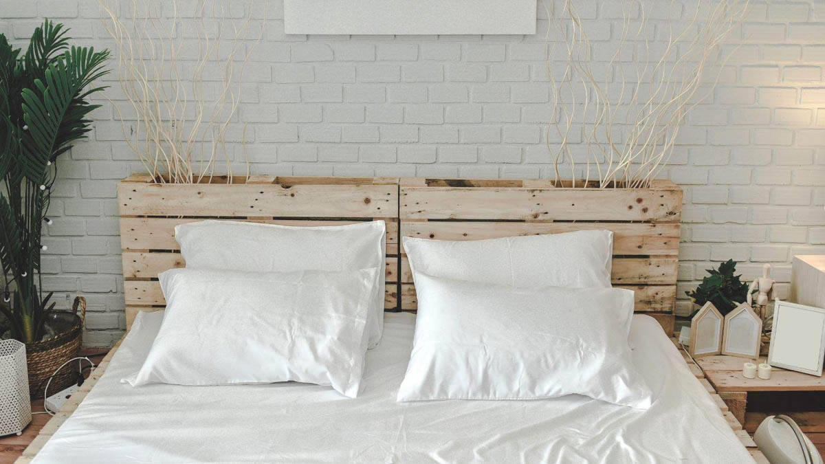 pallet wood bed