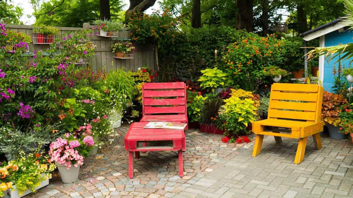outdoor chairs made from pallet wood painted red and yellow