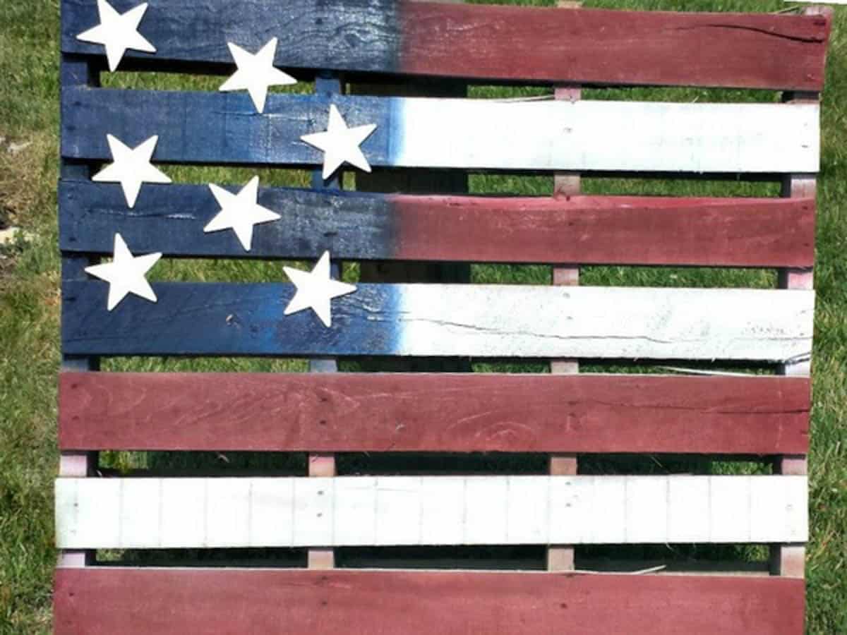 pallet wood projects American flag