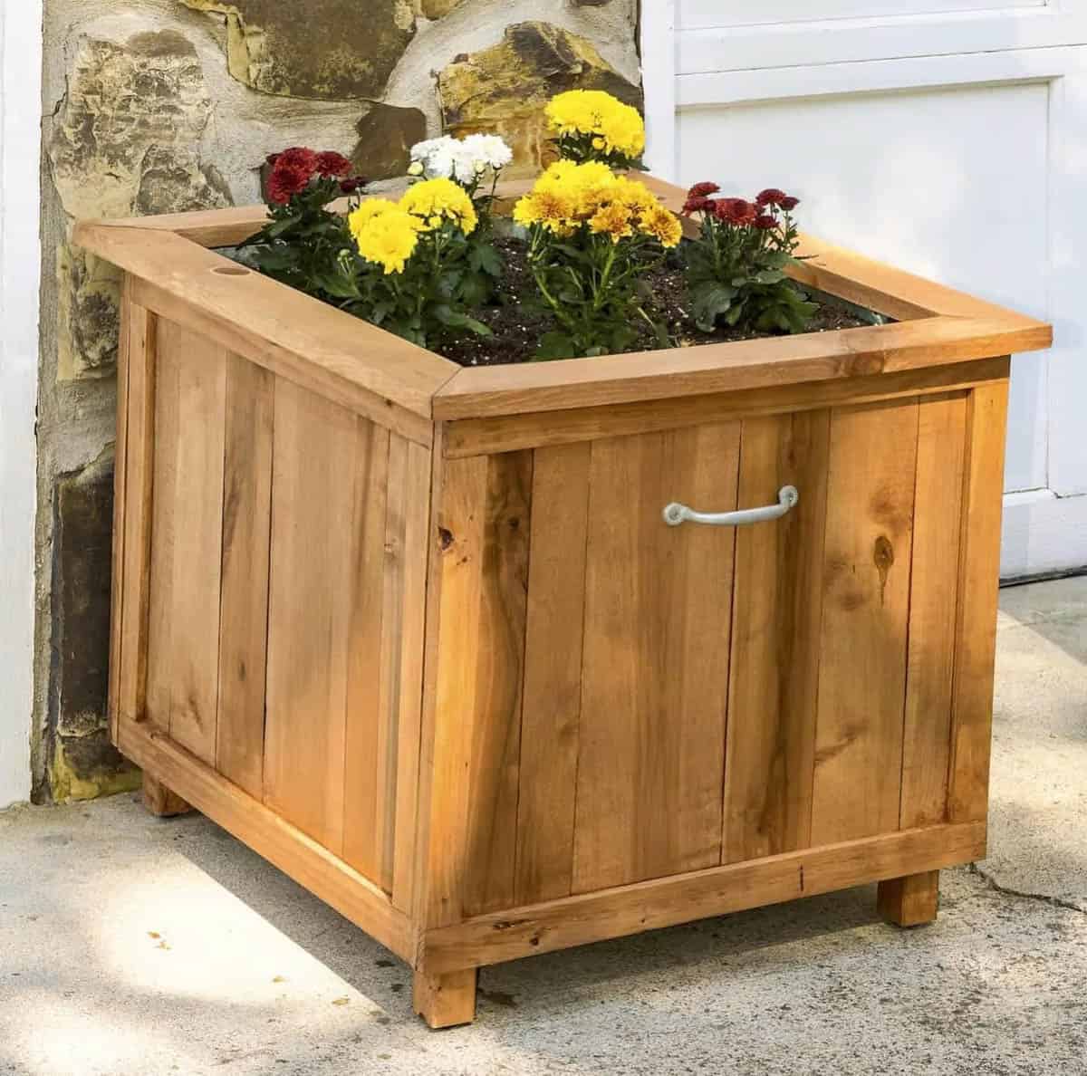 pallet wood planter with hose storage