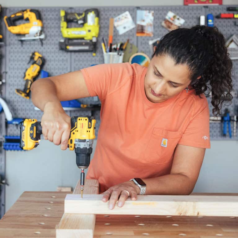 Do you know all the features and settings on your power drill? Here is everything you need to know to use a power drill driver for the best results efficiently.