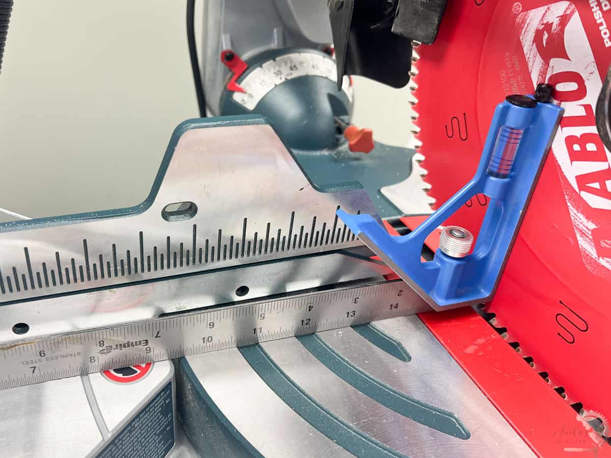 aligned blade and miter saw table