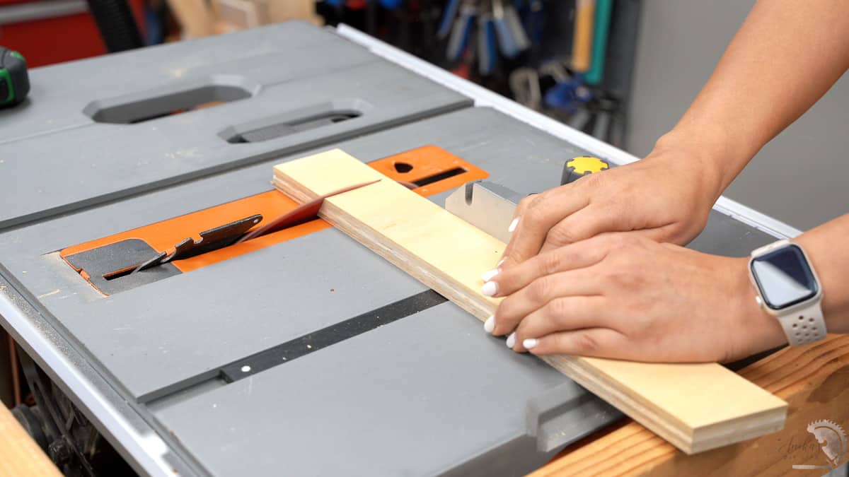 making a cross cut on a table saw