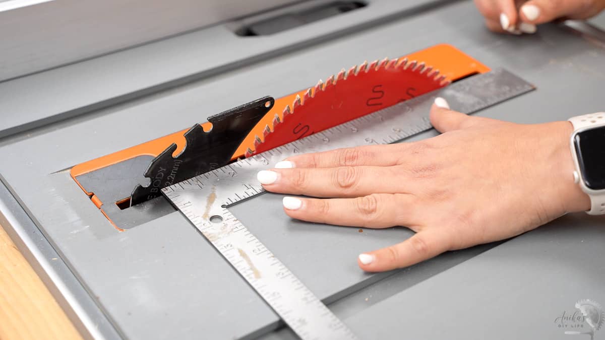 checking the alignment of the saw