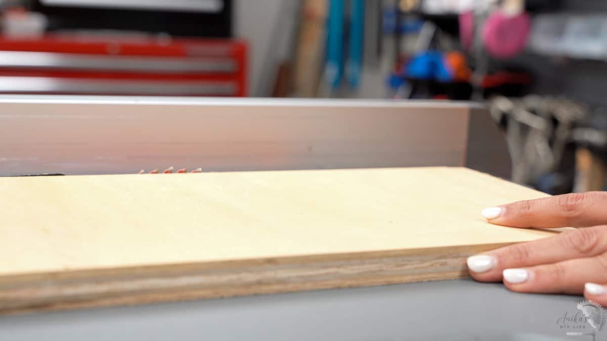 adjusting lade height for a table saw