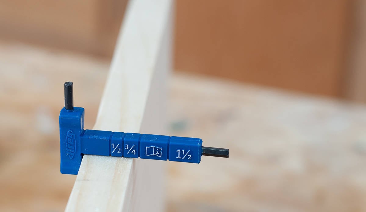 measuring material thickness using a thickness gauge for building with pocket holes