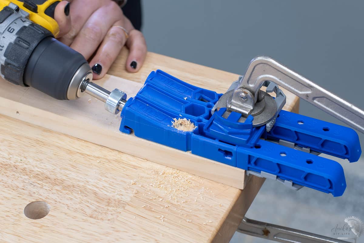 Making pocket holes using a Kreg 320