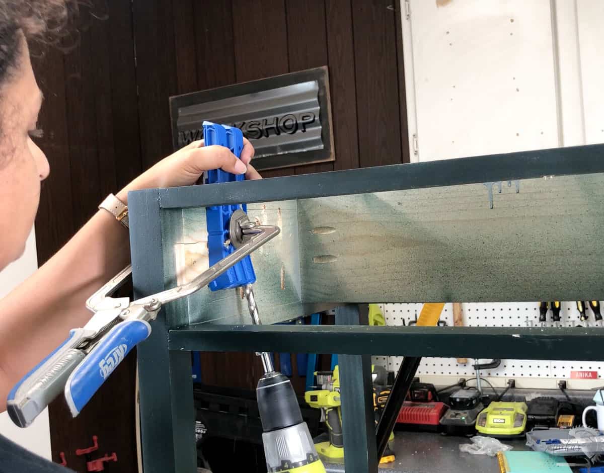 making pocket hole with a Kreg 320 to make repainrs