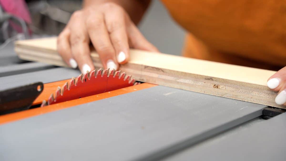 how to set up a cross cut on a table saw- aligning the mark with the blade