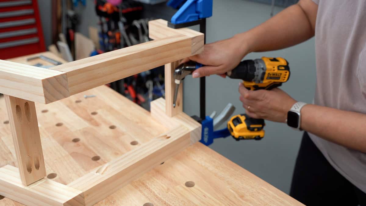 Building the completed leg for the wood planter using pocket holes