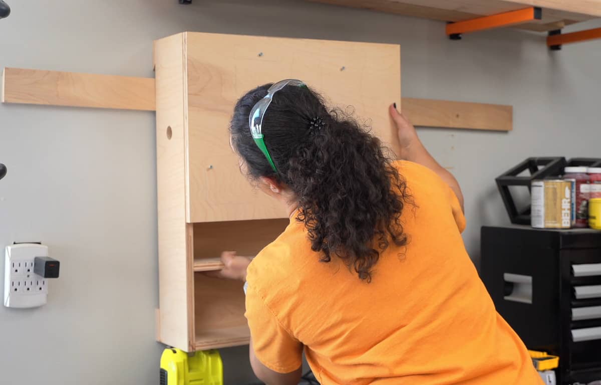 Hanging a cabinet on the french cleat