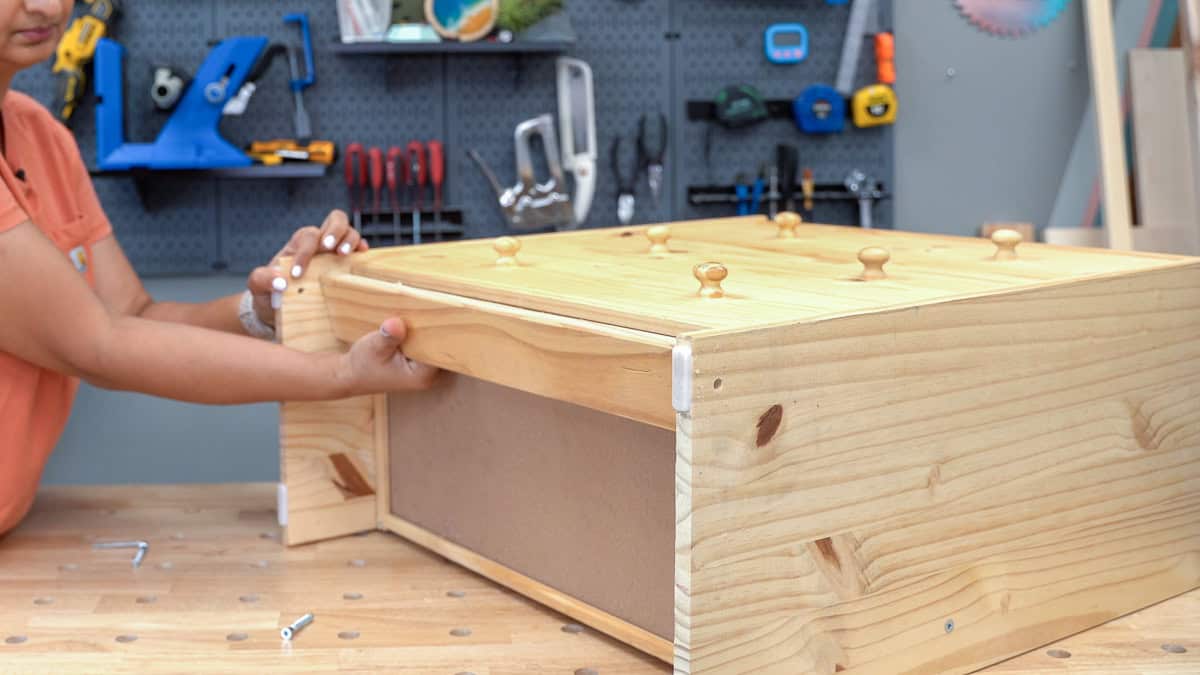 Removing the front support of the Ikea Rast for the makeover