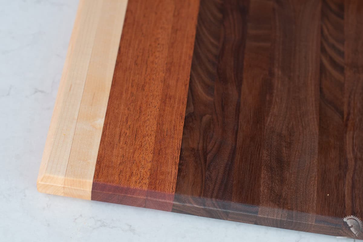 closeup of the edge of the cutting board.