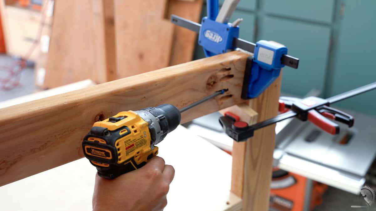 Attaching the top support using pocket hole screws
