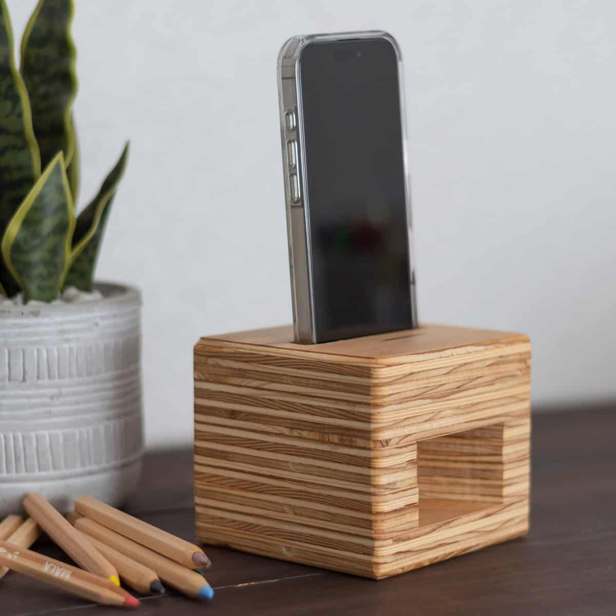 Learn how to make a stylish and functional passive DIY phone amplifier using plywood! This beginner-friendly DIY project makes a perfect gift for anyone.
