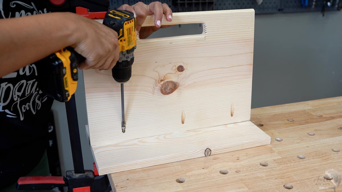 Attaching the middle and bottom using pocket hole screws