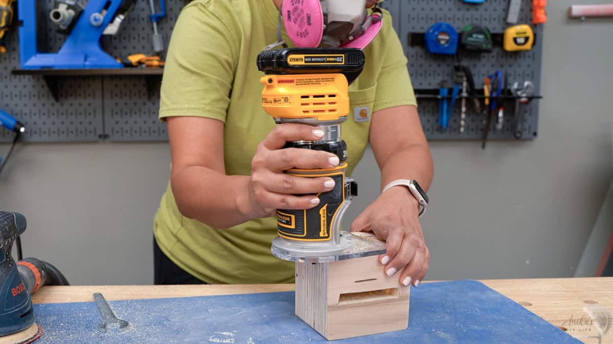 routing the edges of the phone amplifier to make it rounded
