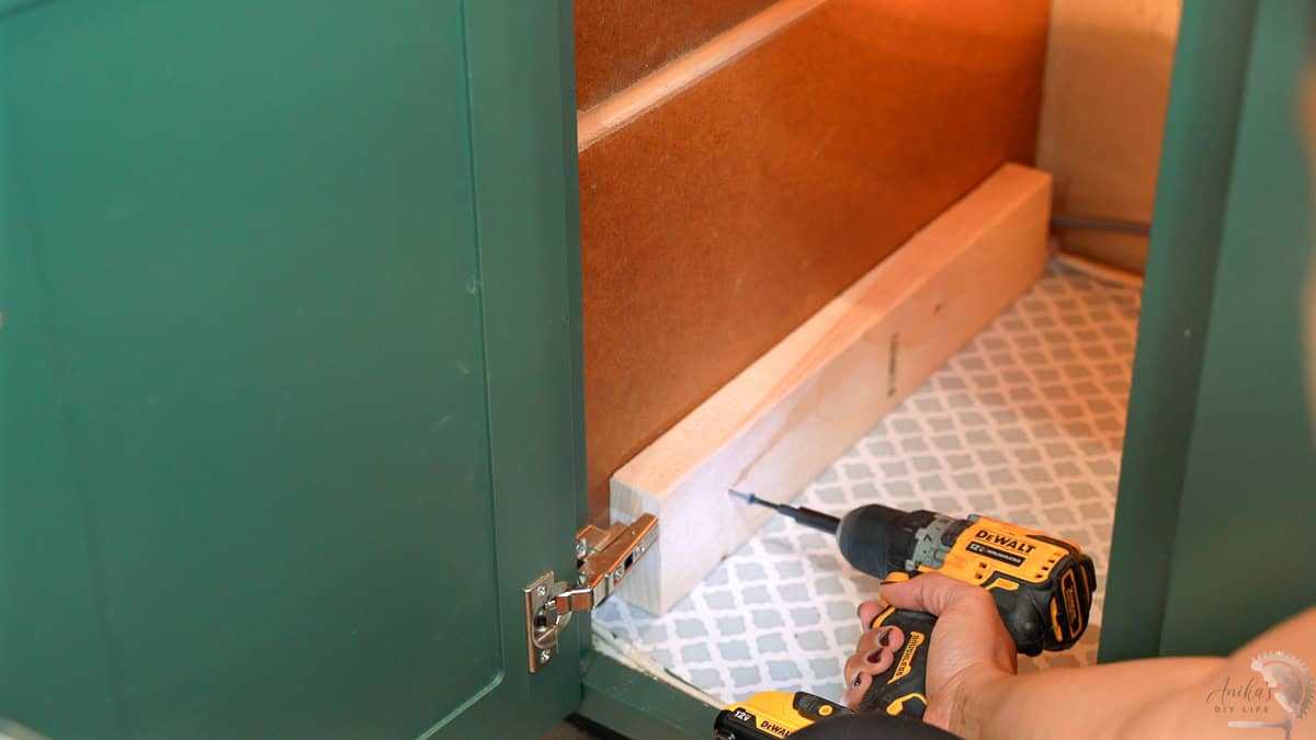 Attaching the 2x4 to the side using 2