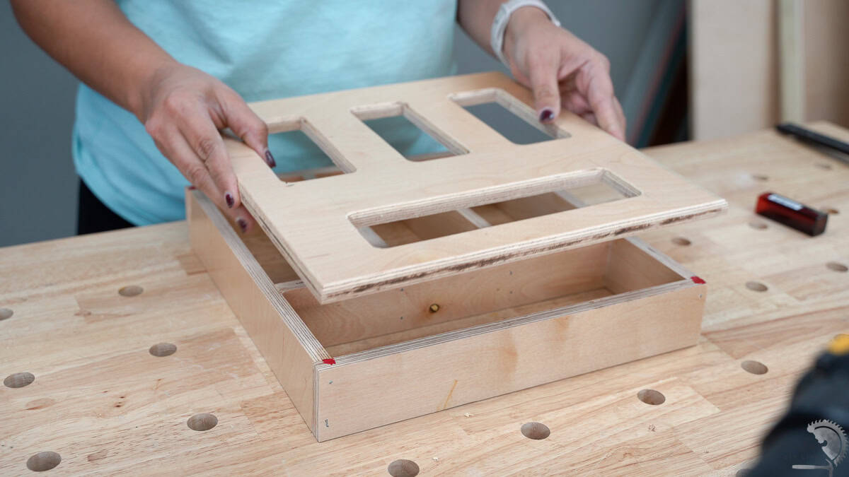 Marking the location of the magnets for the lid
