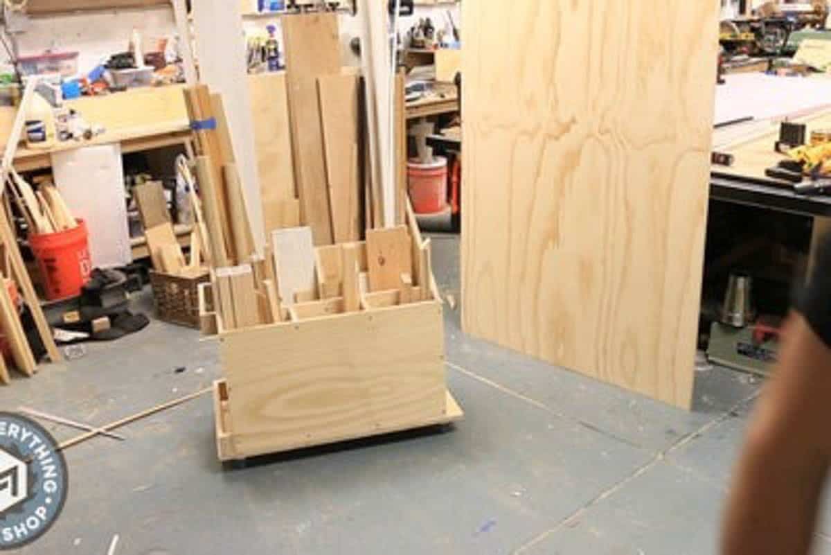 Scrap wood cart made with 1 piece of plywood