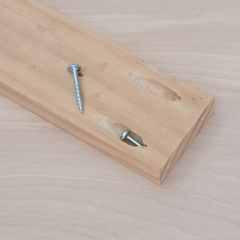 Learn how to choose the right pocket hole screws for woodworking projects, including plywood, 2x4s, MDF, and outdoor projects to create strong, long-lasting joints.