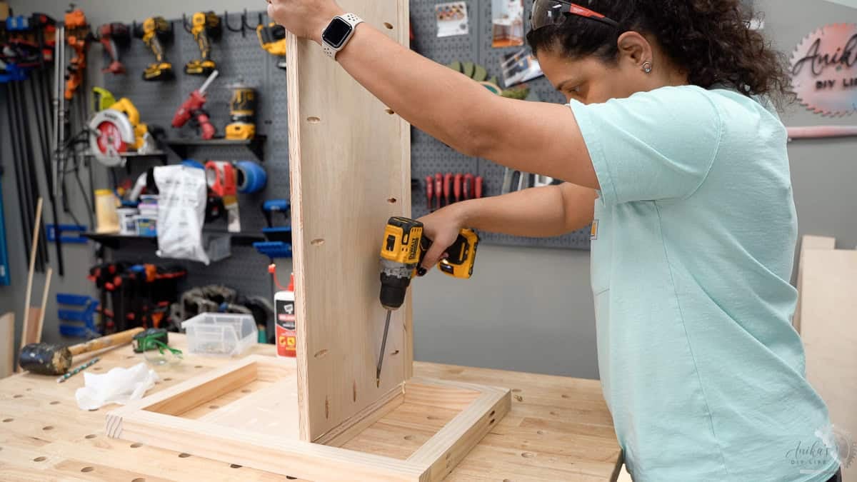 Attaching the bottom of the storage bench using pocket hole screws