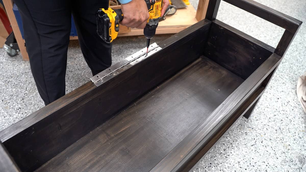 Attaching the hinge to the bench