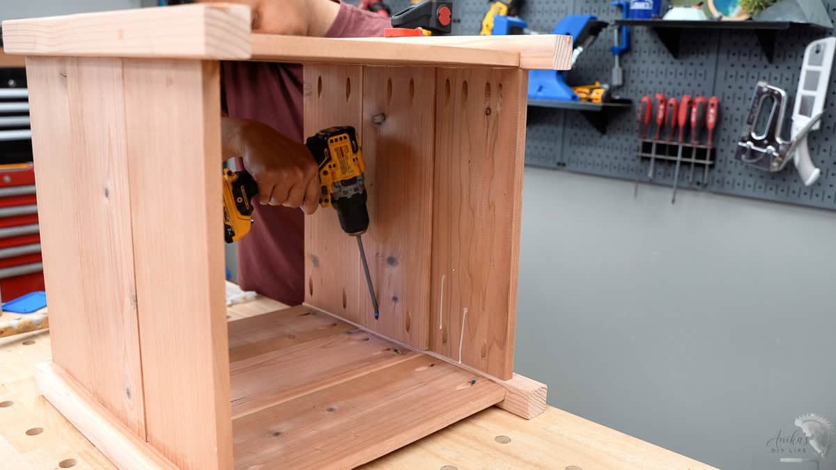 Attaching all the sides of the planter to make the box using pocket hole screws