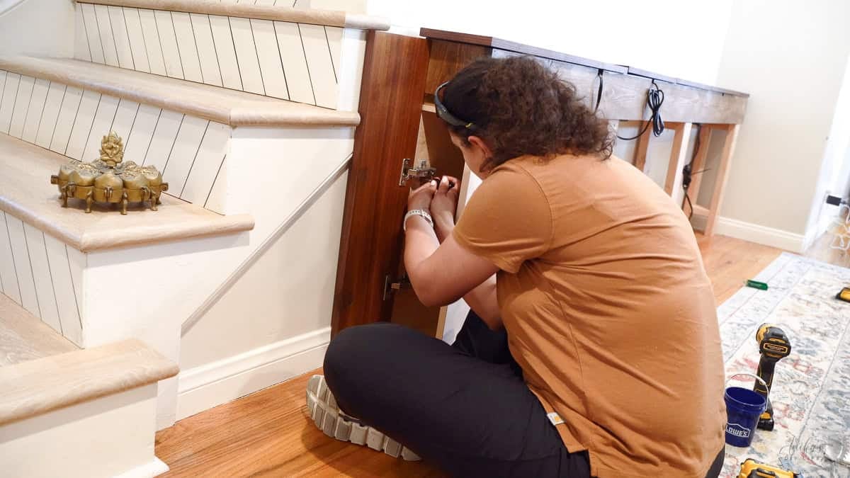 Attaching the cabinet door.